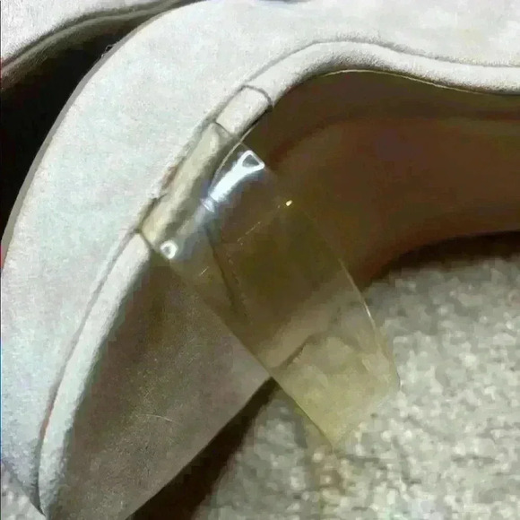 Wild Diva Sz 8 Beige Ankle Strap Heels - Picture 3 of 4